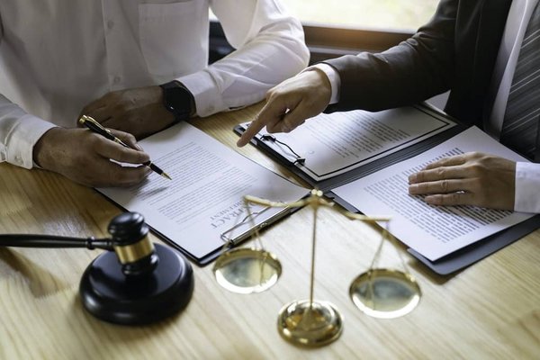 Pourquoi faire appel à des avocats en cas de problèmes juridiques ?
