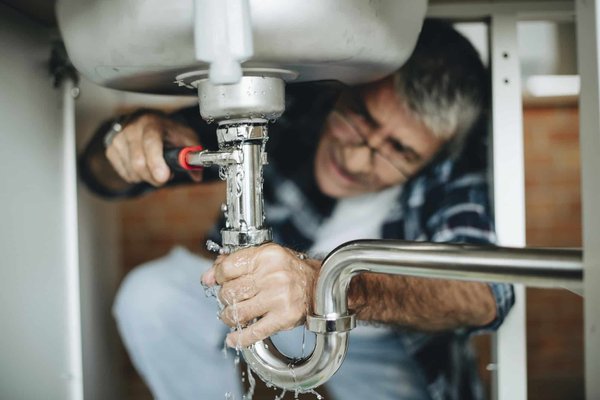 Astuces pour choisir le bon plombier pour vos travaux