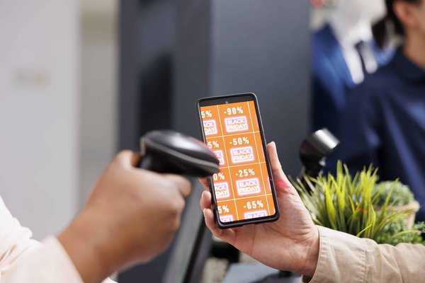 Economiser de l''argent en ligne grâce aux codes promo influenceurs