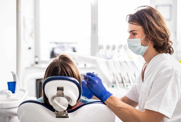 Comment les nouvelles technologies sont-elles intégrées dans les soins au Centre dentaire GK ?