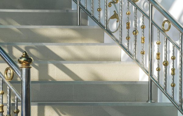 Les avantages des rampes d'escalier en inox